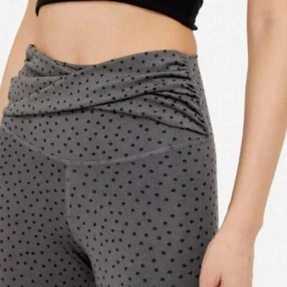 NIKE Women's YOGA Dots Twist 7/8 High-Rise Tight Leggings NWT SIZE:M - Picture 2 of 5